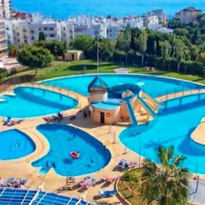 Precioso alojamiento con piscinas